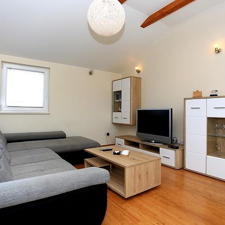 Apartment Pa Ve Murter Buitenkant foto