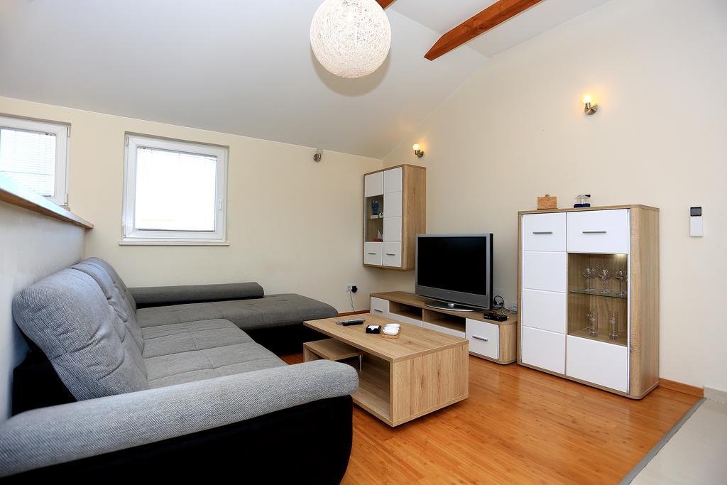 Apartment Pa Ve Murter Buitenkant foto