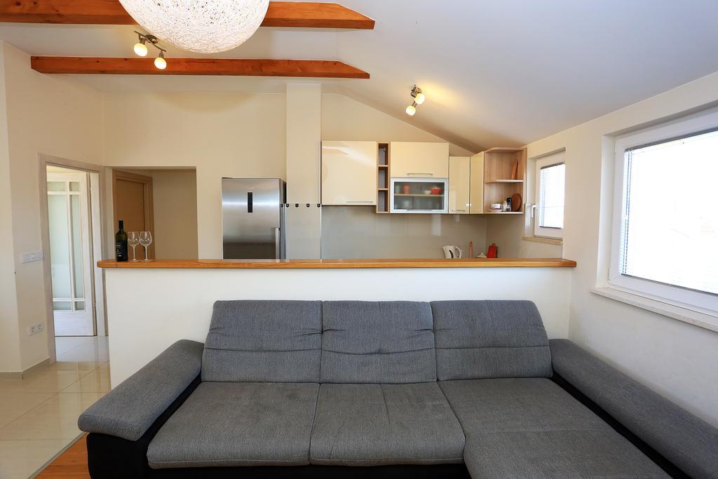 Apartment Pa Ve Murter Buitenkant foto