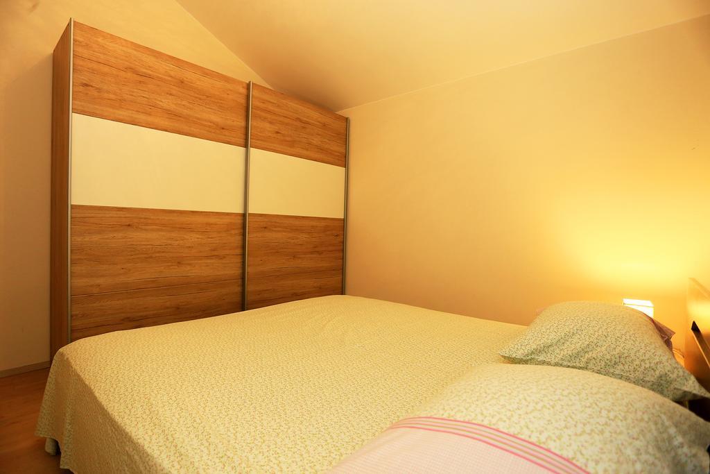 Apartment Pa Ve Murter Buitenkant foto