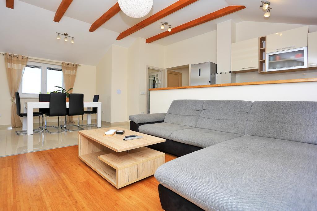 Apartment Pa Ve Murter Buitenkant foto