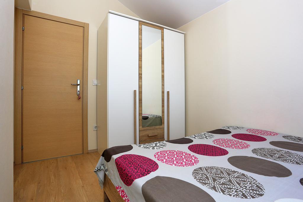 Apartment Pa Ve Murter Buitenkant foto