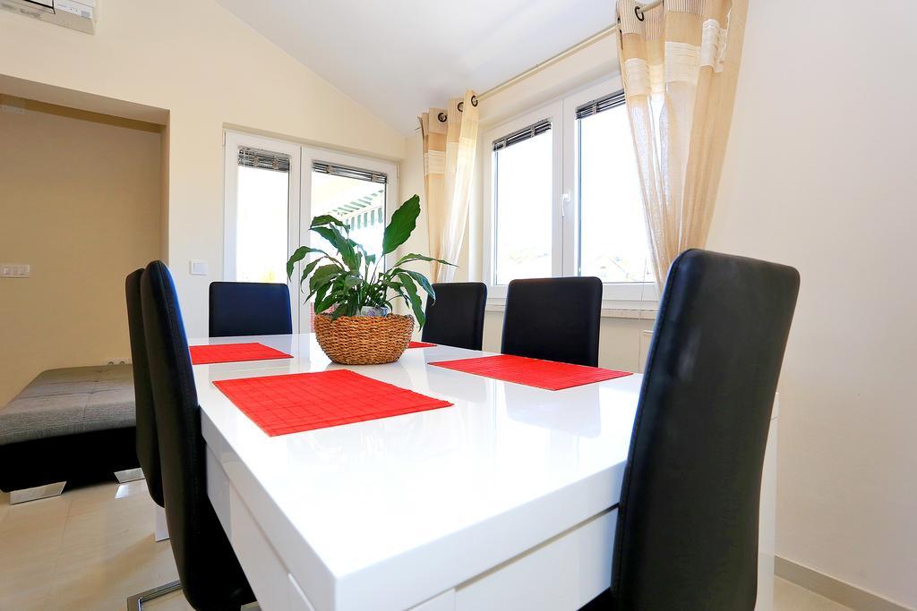 Apartment Pa Ve Murter Buitenkant foto