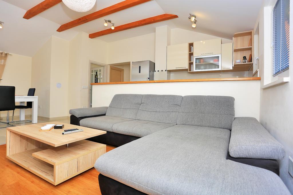 Apartment Pa Ve Murter Buitenkant foto