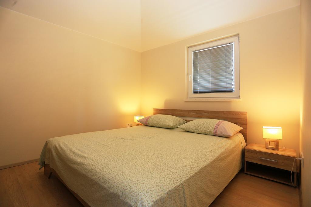 Apartment Pa Ve Murter Buitenkant foto