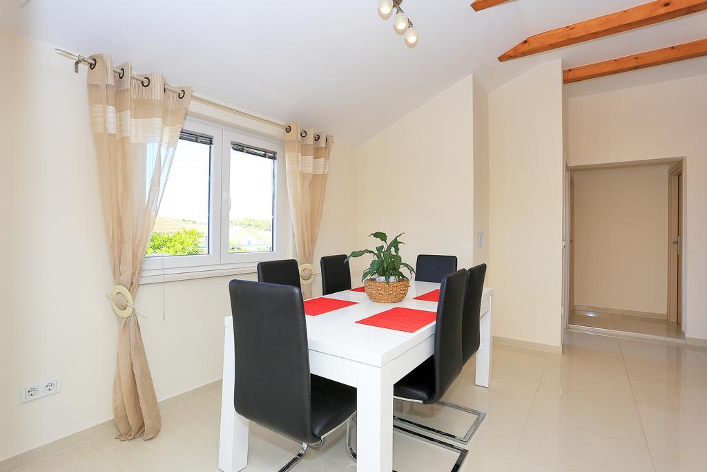 Apartment Pa Ve Murter Buitenkant foto